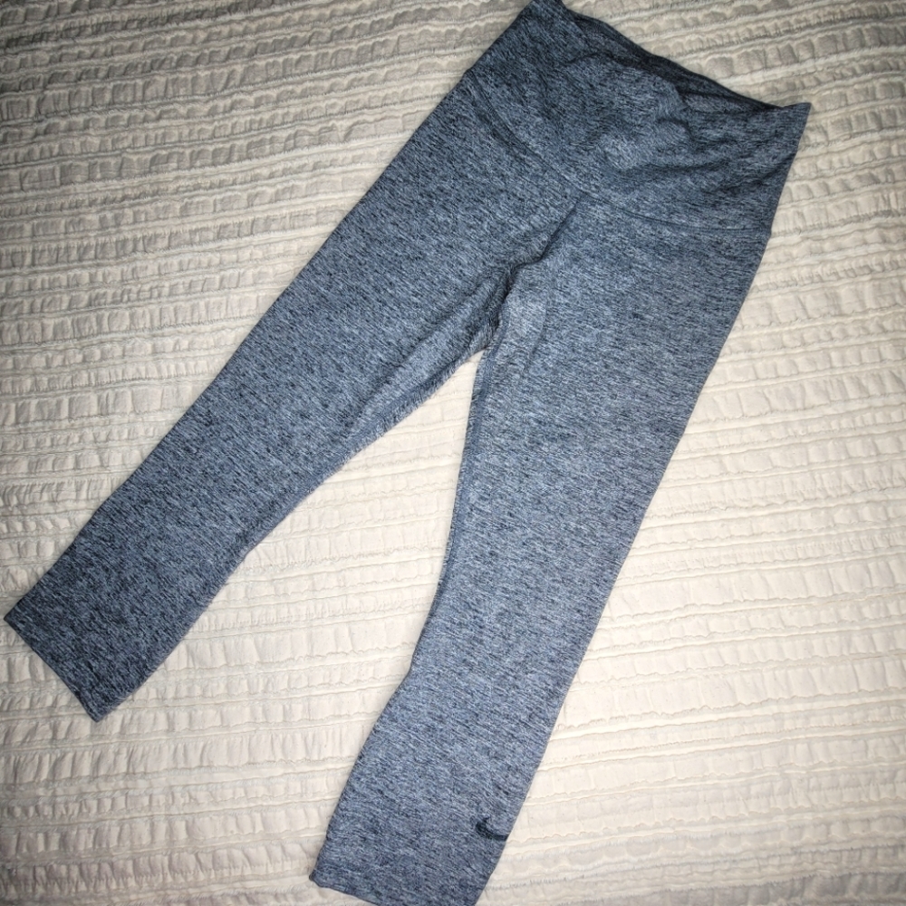 Nike power sculpt capri leggings Size s